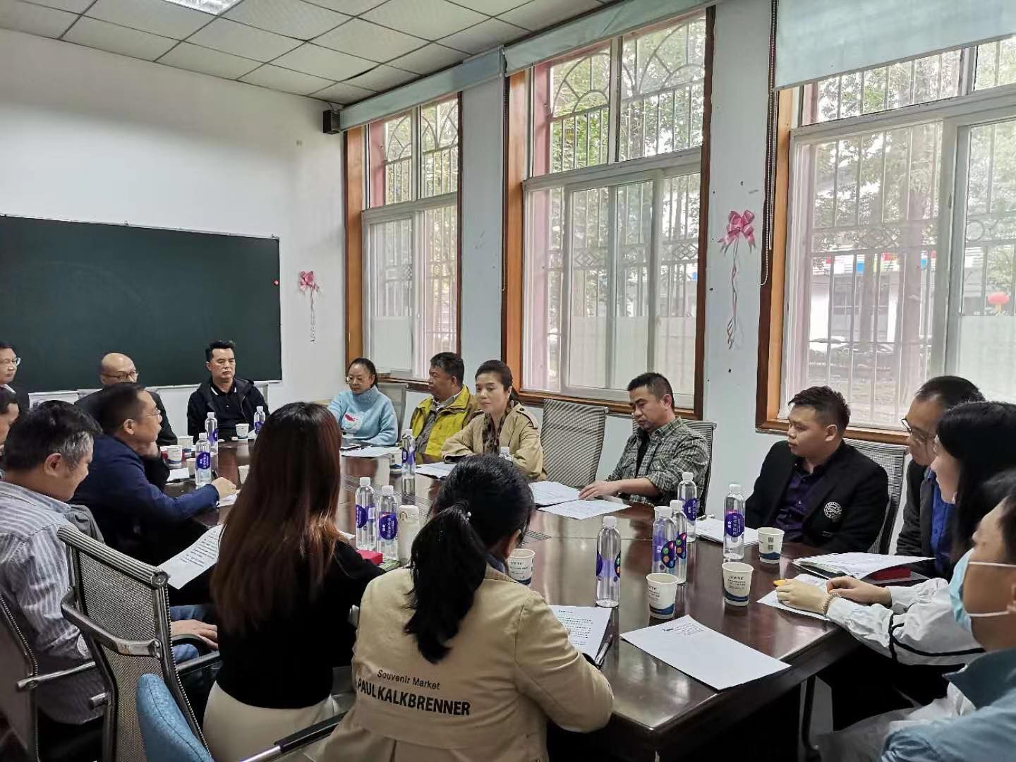 硚口區副區長張智及中國民建硚口區委會等領導前來世佳偉業公司指導工作