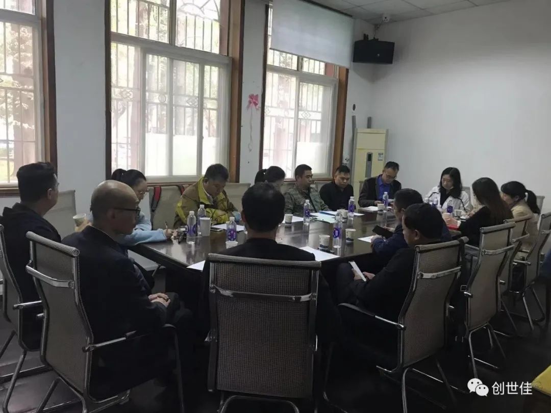 硚口區(qū)副區(qū)長(zhǎng)張智及中國(guó)民建硚口區(qū)委會(huì)等領(lǐng)導(dǎo)前來(lái)世佳偉業(yè)公司指導(dǎo)工作(圖2)
