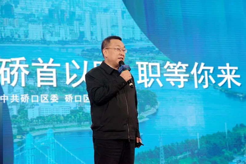 就在武漢，創贏未來，硚首以盼，職等你來！我司于參加武漢紡織大學(圖2)